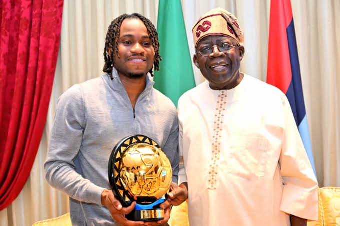 Lookman pays courtesy visit, presents CAF award to Tinubu, Sanwo-Olu