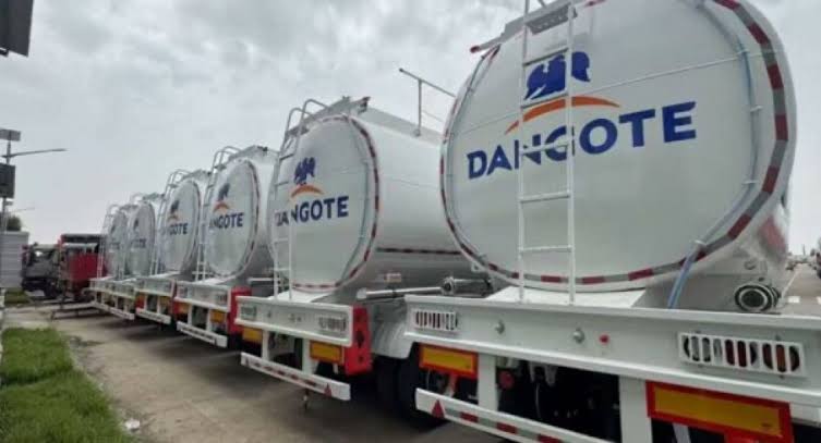 Dangote refinery reduces ex-depot petrol price to N820 per litre