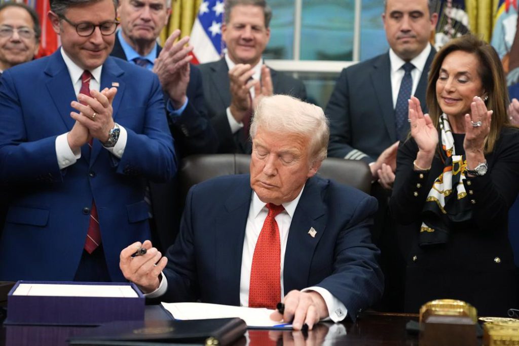 President Trump Signs Deal to End Longest US Government Shutdown in History