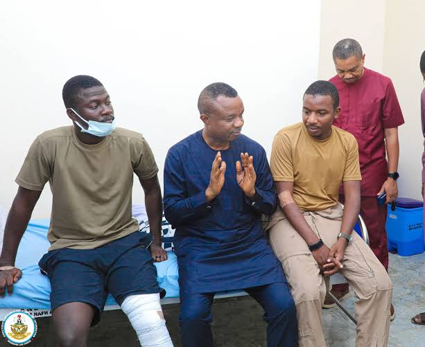Air Chief Visits Pilots Who Survived Niger Crash