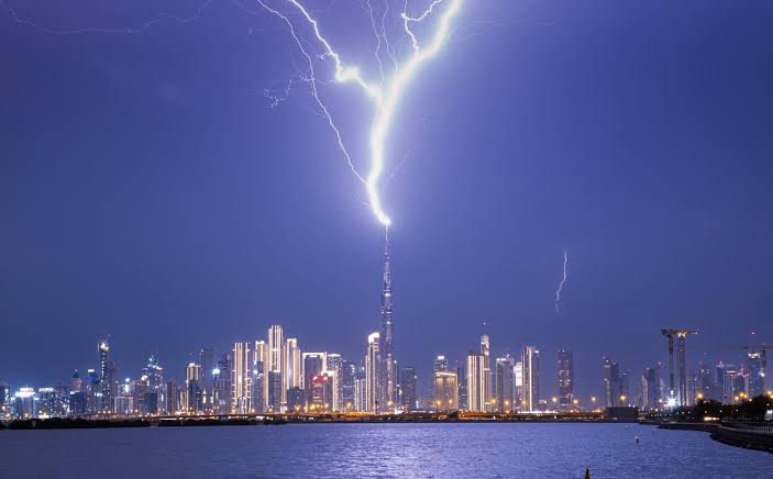 Lightning struck the World’s tallest building as Dubai faces flooding after heavy storms