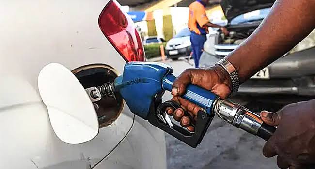 FG Meets With Dangote Refinery, Marketers, Pushes For Petrol Price Reduction